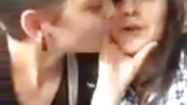 Su novia y su mamá en venus peliculas pornograficas medias jugando juntos