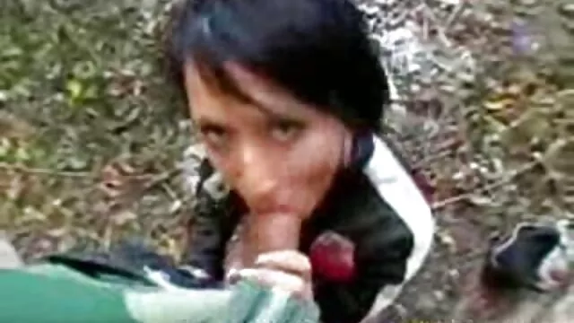 Pareja folla para ver película pornográfica largo coño labios esposa sin piedad