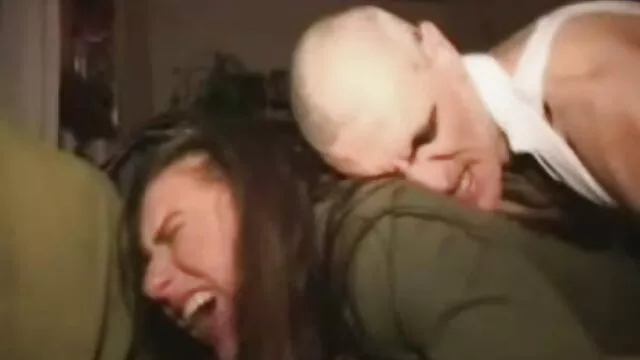 Esposa morena follada analmente delante películas pornográficas alemanas de su marido