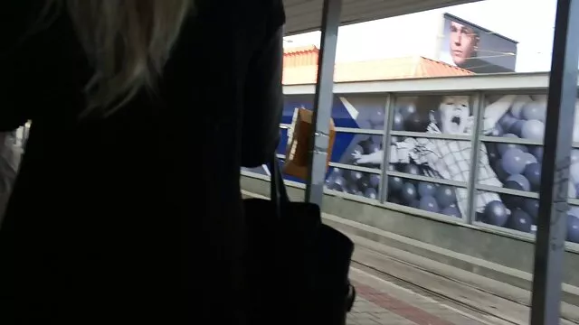 Swingers divirtiéndose películas de pornografía en español frente a amigos