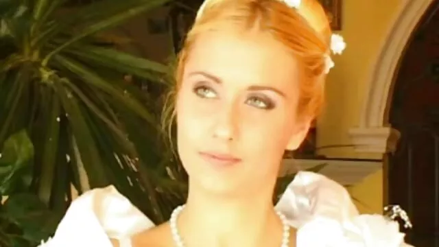 Ella lo acaricia hasta que se porno grafías xxx corre en sus tetas