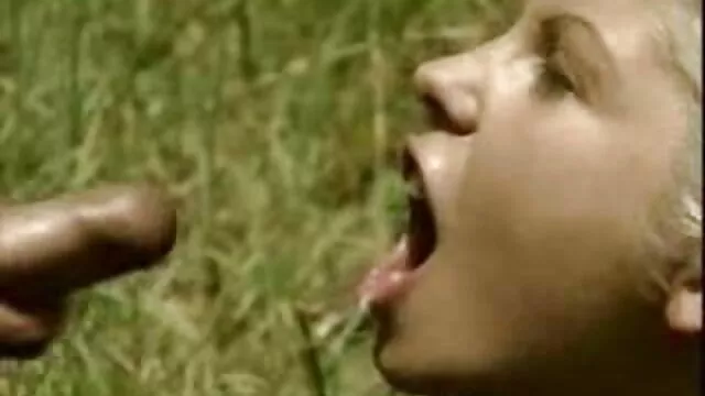 Medias negras ver porno de calidad en el bosque